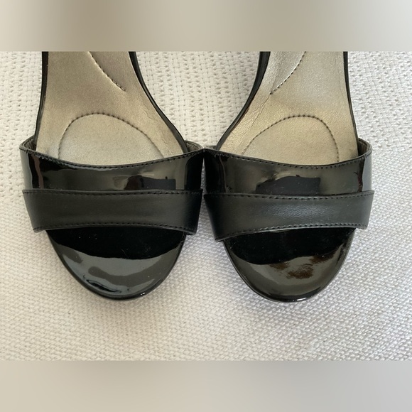 Bandolino Black Stiletto Heels with Minimalist Straps - Picture 3 of 10